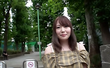 宝贝 Cute Beauty Finds Bliss in Steamy Cock Riding