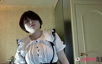 看 Excited Japanese Woman Explores Her Wet Desire Solo