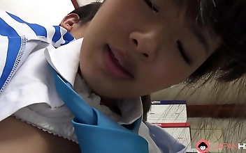 与 Sizzling Asian Teens Seduce Nerds in Hot, Steamy