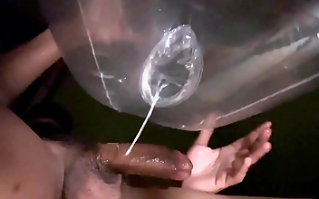 性 Sizzling MILF Escapes Husband for Forbidden Pleasure Night
