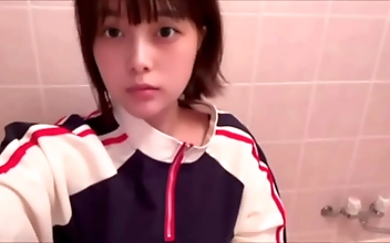 美女 Passionate Korean Temptress Reveals Her Tight Pussy for
