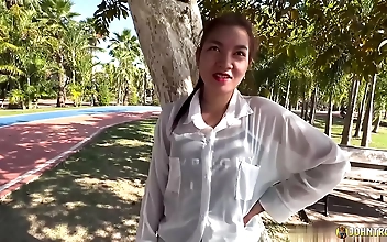 挺进 Seductive Japanese Beauty Invites Stranger for Steamy Night