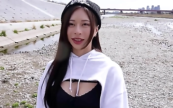 调教 老女人 Sultry Chained Japanese Babe Deepthroats With Unbridled Lust