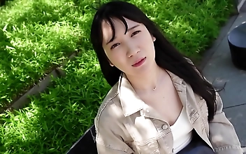 好大 Sizzling Asian Beauty in Sheer Lace Ignites Intense