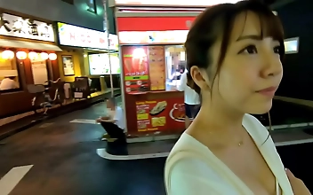 小说 Sexy Delivery Babe Satisfies Customer With Amazing Oral